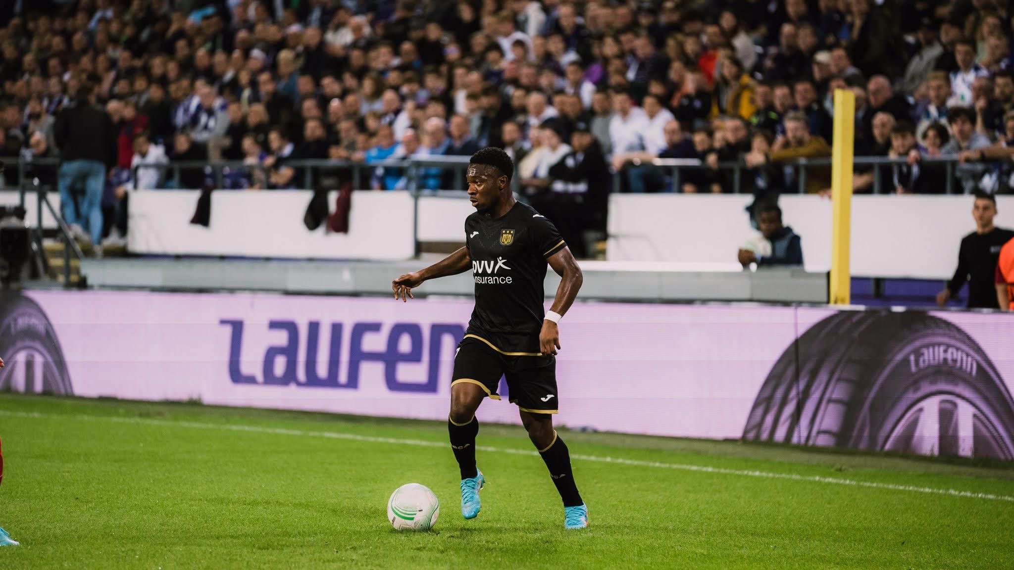 Francis Amuzu : joueur professionnel de Football Première division, RSC Anderlecht, Belgique