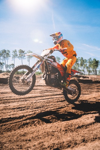 Camille Chapelière Pilote professionnel, 3 fois Champion de France des sables Plusieurs podiums à l’Enduropale du Touquet